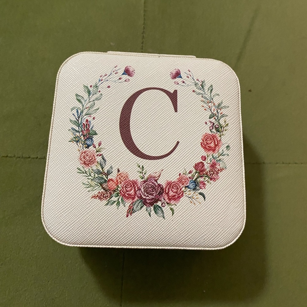 NWOT monogrammed initial C jewelry case